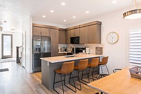 Hilltop Hideaway Vue #28 by RedAwning