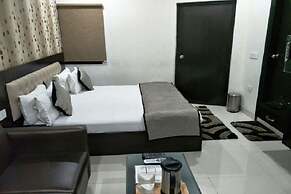 Hotel Mandakini Lush