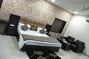 Hotel Mandakini Lush