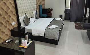 Hotel Mandakini Lush