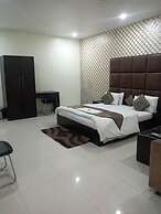 Hotel Mandakini Lush