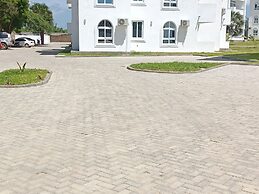 1-bedroom Apartment With Pool View, Beach Experien