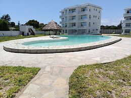 1-bedroom Apartment With Pool View, Beach Experien