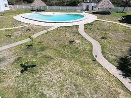 1-bedroom Apartment With Pool View, Beach Experien