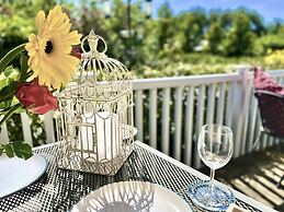 Holiday Lettings Beech Lodge - Stunning 6-bed King