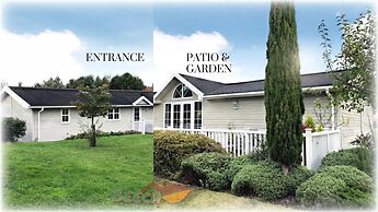 Holiday Lettings Beech Lodge - Stunning 6-bed King