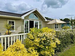 Holiday Lettings Beech Lodge - Stunning 6-bed King