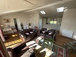 Holiday Lettings Beech Lodge - Stunning 6-bed King