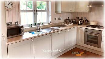 Holiday Lettings Beech Lodge - Stunning 6-bed King