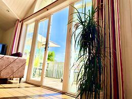 Holiday Lettings Beech Lodge - Stunning 6-bed King