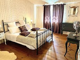 Holiday Lettings Beech Lodge - Stunning 6-bed King