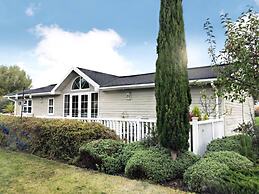 Holiday Lettings Beech Lodge - Stunning 6-bed King