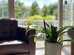 Holiday Lettings Beech Lodge - Stunning 6-bed King