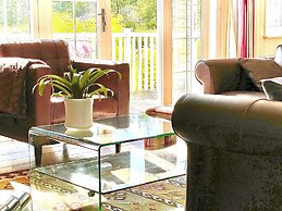 Holiday Lettings Beech Lodge - Stunning 6-bed King