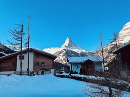 Haus Bärgbach - great Matterhorn views.