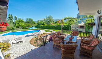 Frida Luxury Beachfront Villa