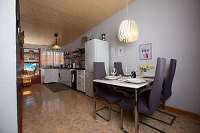 Oheneba Tema - Luxury Hot -tub Retreat With Wi-fi