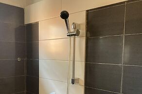 Oheneba Tema - Luxury Hot -tub Retreat With Wi-fi