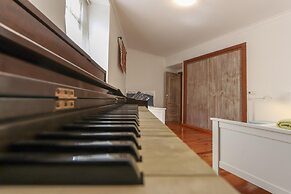 Grand Parliament Duplex by Homing