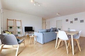 Modern Bright Avenidas Novas by Homing