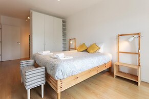 Modern Bright Avenidas Novas by Homing