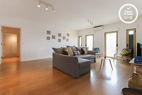 Modern Bright Avenidas Novas by Homing