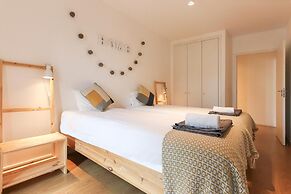 Modern Bright Avenidas Novas by Homing