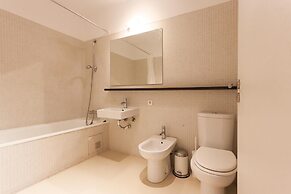 Modern Bright Avenidas Novas by Homing
