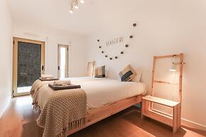 Modern Bright Avenidas Novas by Homing