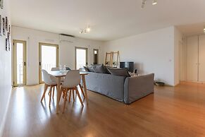 Modern Bright Avenidas Novas by Homing