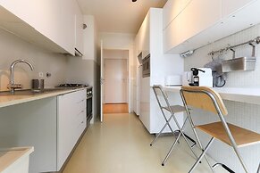 Modern Bright Avenidas Novas by Homing
