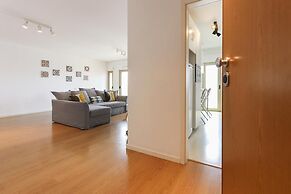 Modern Bright Avenidas Novas by Homing