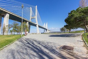 Expo River Side by Homing