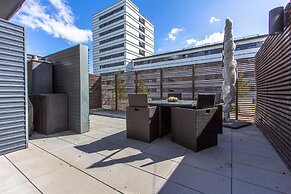 Expo River Side by Homing