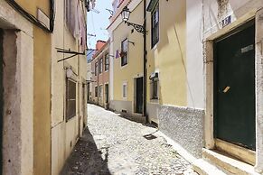 Typical Mouraria by Homing