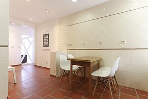 Typical Mouraria by Homing