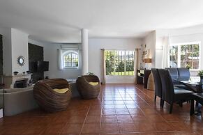 Sesimbra Stylish Villa by Homing