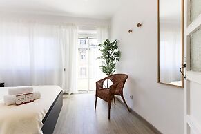 Almirante Balcony by Homing