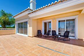 Duma in Albufeira With 4 Bedrooms and 4 Bathrooms