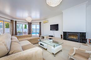 Duma in Albufeira With 4 Bedrooms and 4 Bathrooms