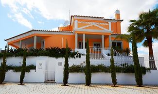 Duma in Albufeira With 4 Bedrooms and 4 Bathrooms