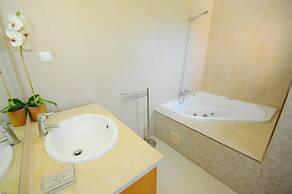 Duma in Albufeira With 4 Bedrooms and 4 Bathrooms