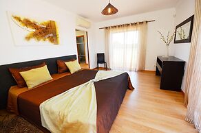 Duma in Albufeira With 4 Bedrooms and 4 Bathrooms