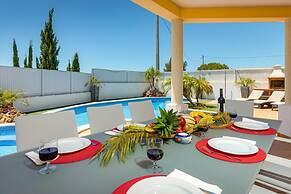 Duma in Albufeira With 4 Bedrooms and 4 Bathrooms