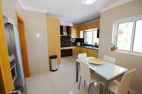 Duma in Albufeira With 4 Bedrooms and 4 Bathrooms