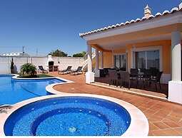 Duma in Albufeira With 4 Bedrooms and 4 Bathrooms