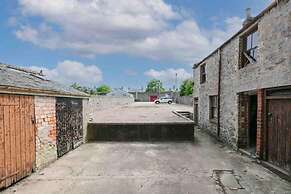 Summit West End - 1BR Elegant Flat, Free Parking