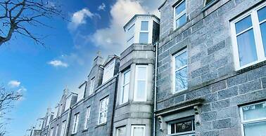 Summit West End - 1BR Elegant Flat, Free Parking