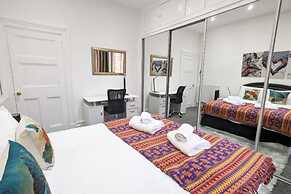 Summit West End - 1BR Elegant Flat, Free Parking