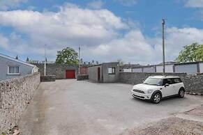 Summit West End - 1BR Elegant Flat, Free Parking